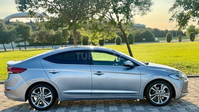 Hyundai Elantra-3