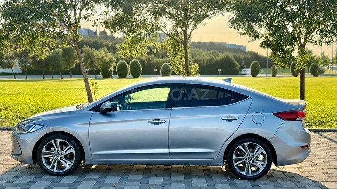 Hyundai Elantra-4