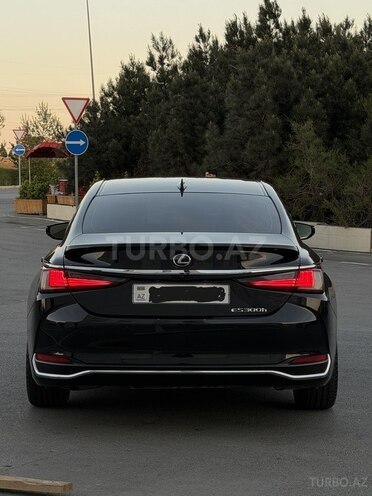 Lexus ES 300h-8