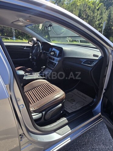 Hyundai Sonata-11
