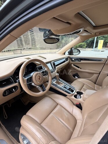Porsche Macan S-7
