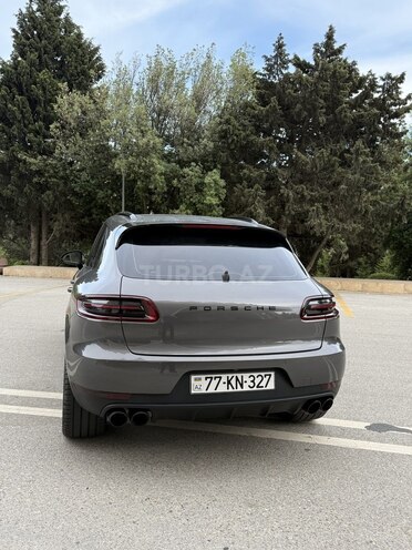Porsche Macan S-6