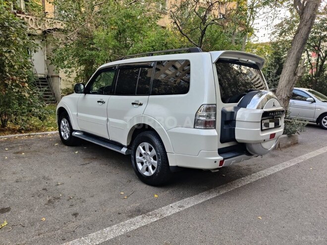 Mitsubishi Pajero-4
