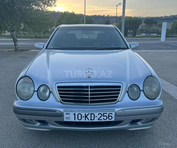 Mercedes E 240-1