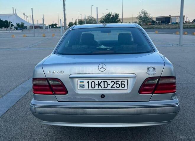 Mercedes E 240-2