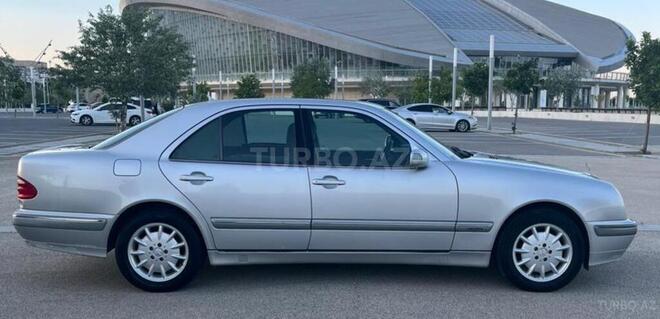 Mercedes E 240-4