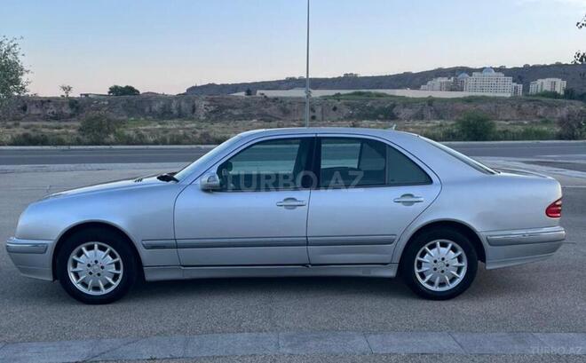Mercedes E 240-5