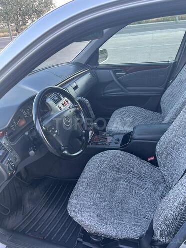 Mercedes E 240-6