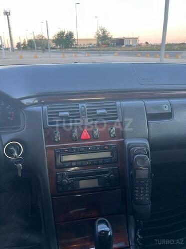 Mercedes E 240-8