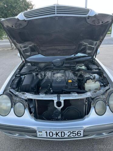 Mercedes E 240-10