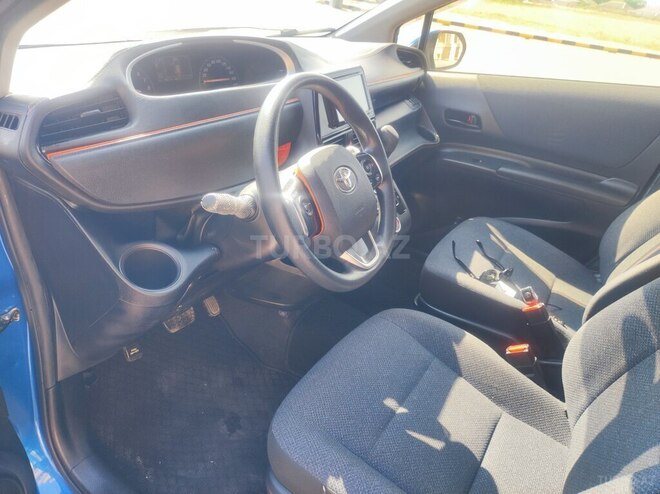 Toyota Sienta-4