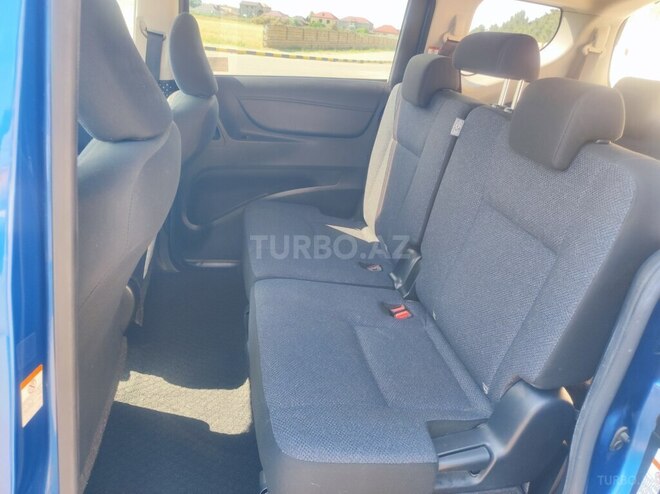 Toyota Sienta-11