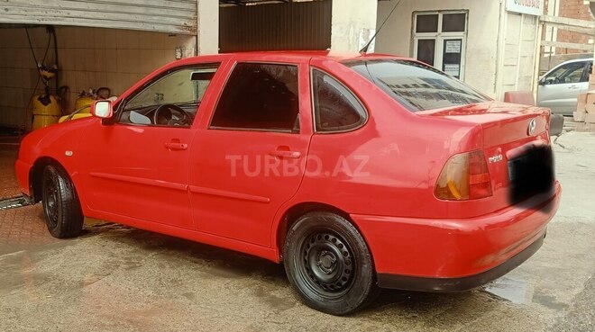 Volkswagen Polo-4
