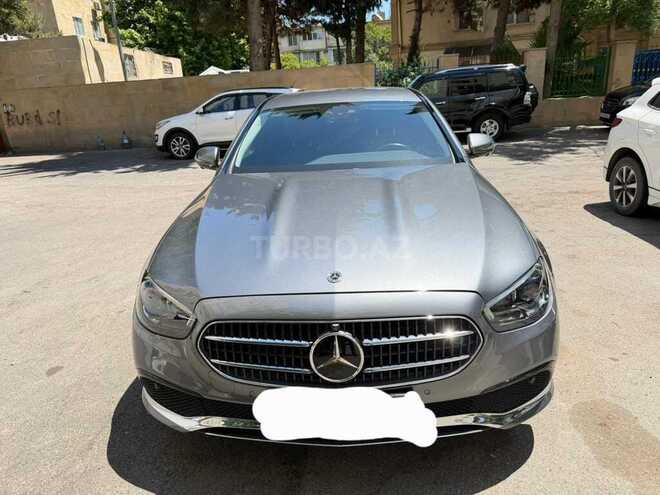 Mercedes E 300 e-1