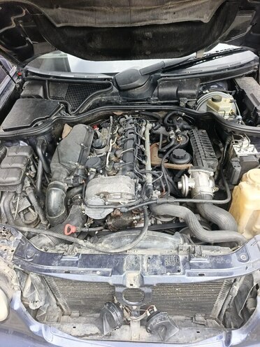 Mercedes E 270-2