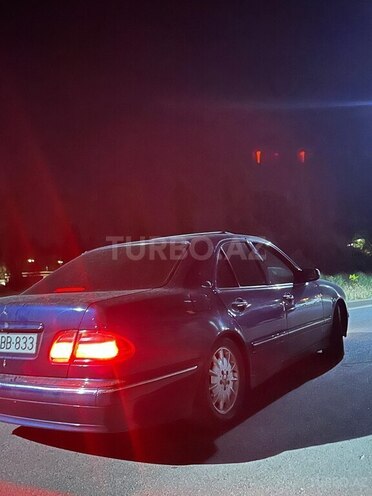 Mercedes E 270-5