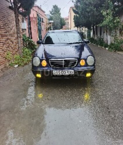 Mercedes E 270-10
