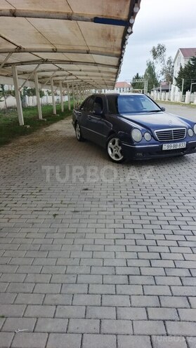 Mercedes E 270-12