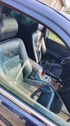 Mercedes E 270-13