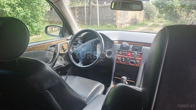 Mercedes E 270-15