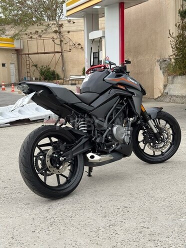 CFMOTO 250 NK-4