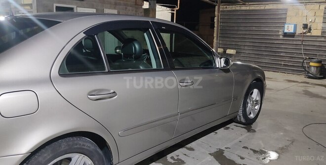 Mercedes E 320-11