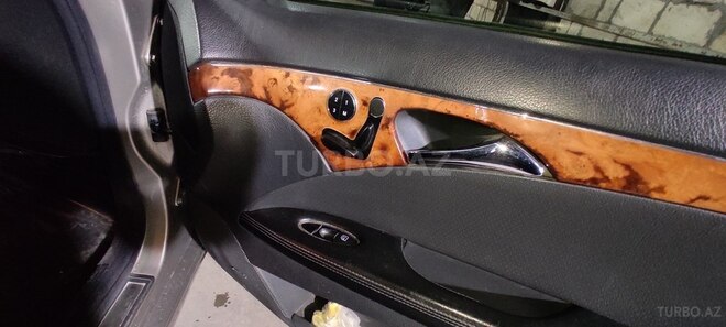 Mercedes E 320-13