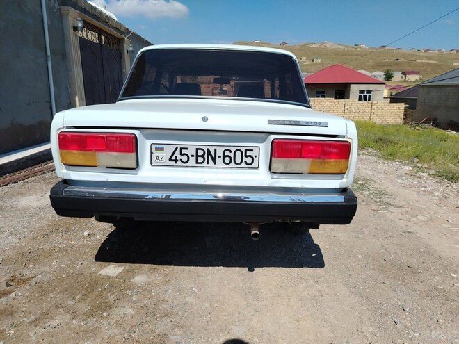 LADA (VAZ) 2107-2