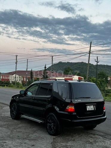 Mercedes ML 320-8
