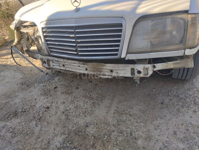 Mercedes E 250-3