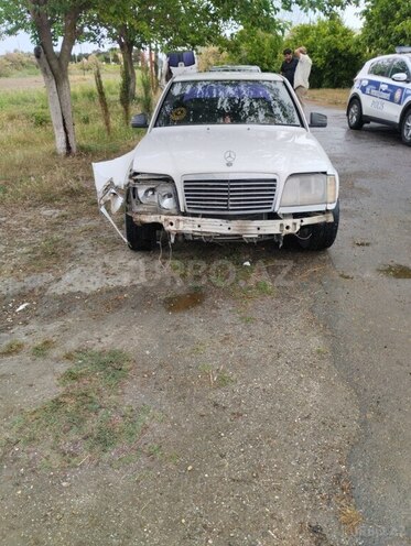 Mercedes E 250-7