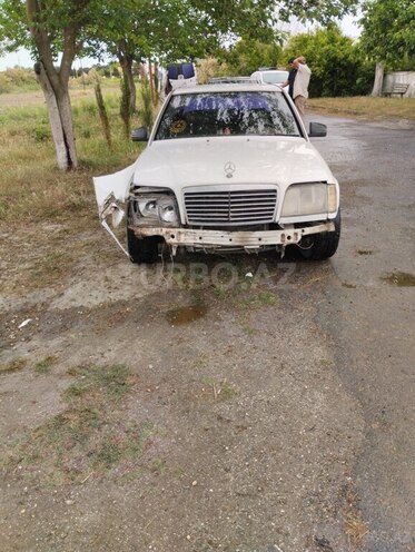 Mercedes E 250-6
