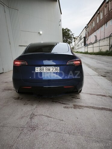 Tesla Model Y-5