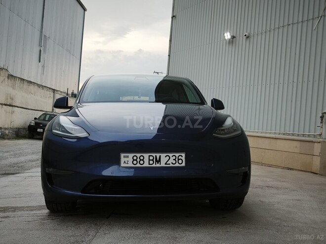 Tesla Model Y-1
