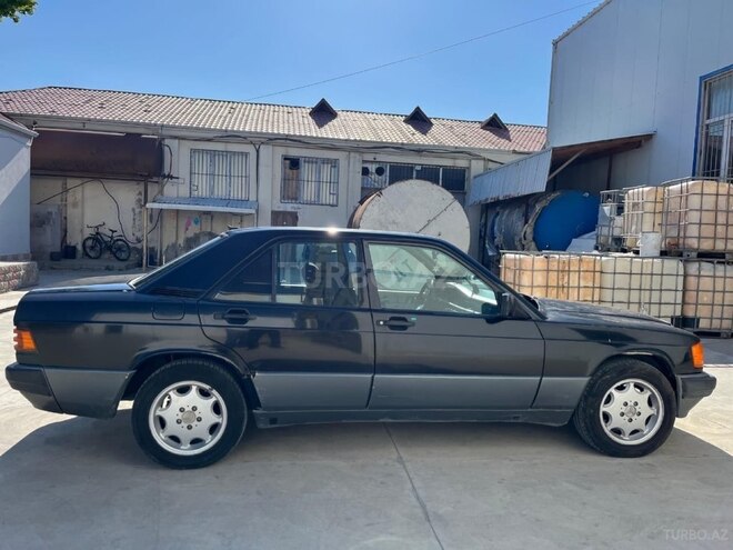Mercedes 190-4