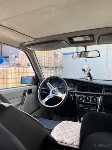 Mercedes 190-6