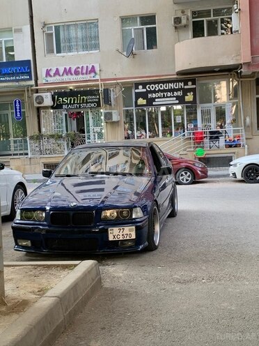 BMW 320-2