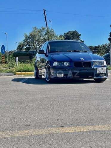 BMW 320-1