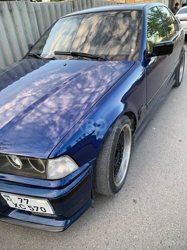 BMW 320-4