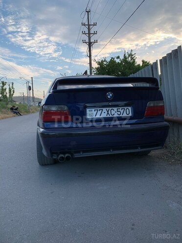 BMW 320-3