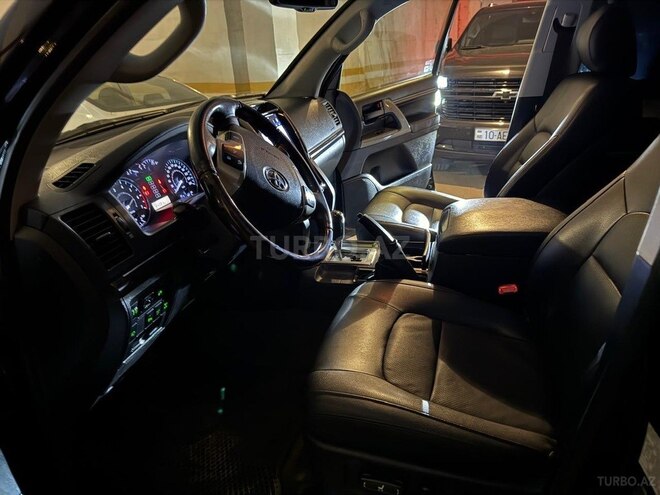 Toyota Land Cruiser-12
