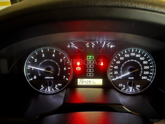 Toyota Land Cruiser-11