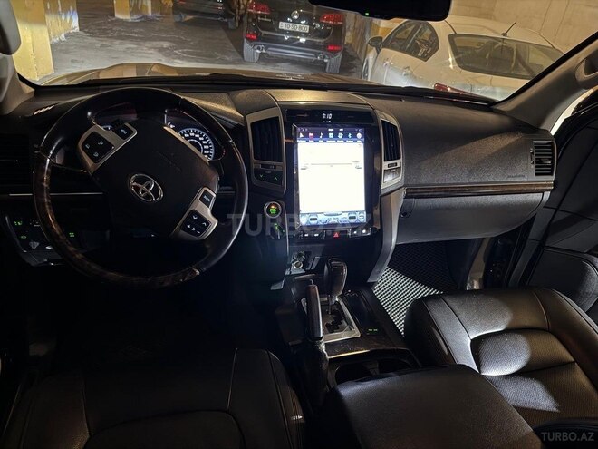 Toyota Land Cruiser-13