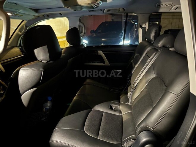 Toyota Land Cruiser-7