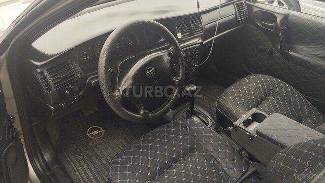Opel Vectra-6