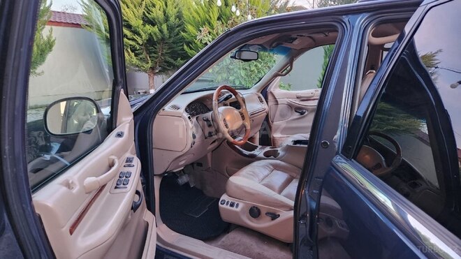 Lincoln Navigator-13