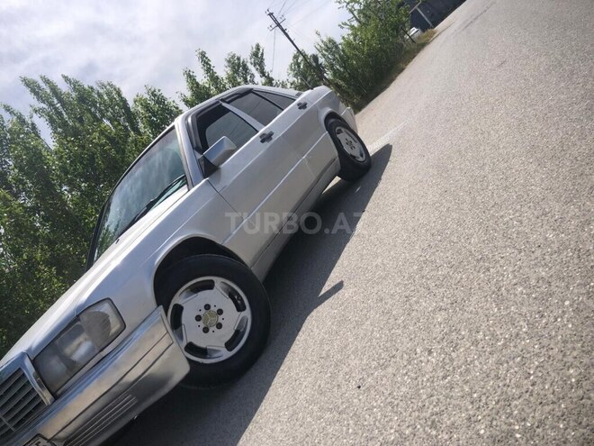 Mercedes 190-4