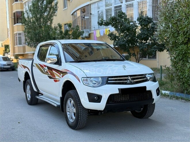Mitsubishi L200-1