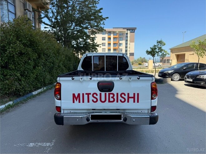 Mitsubishi L200-4