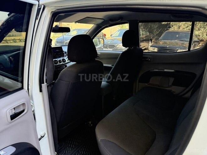 Mitsubishi L200-8